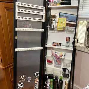 Jewelry Cabinet w/ Mirror and lockable